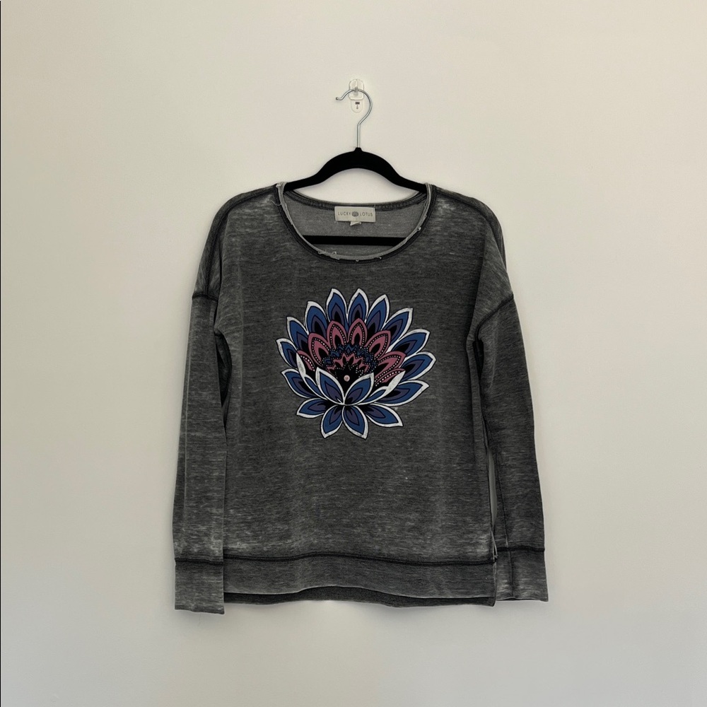 lucky lotus distressed gray sweatshirt, size small